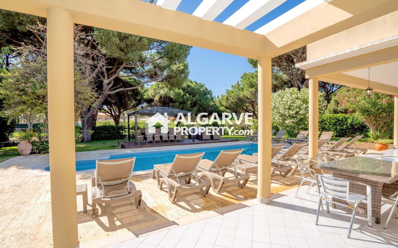 7 bed Villa in Quarteira, Loulé, Central Algarve