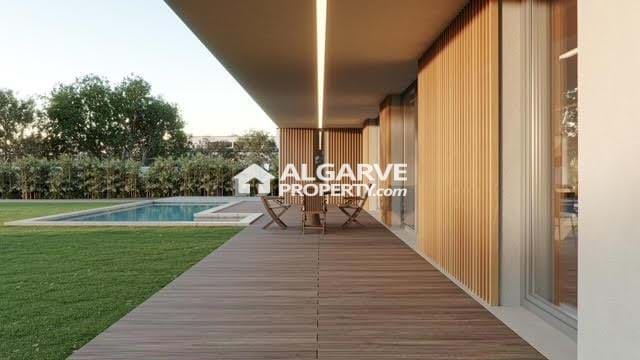 3 bed Villa in Quarteira, Loulé, Central Algarve