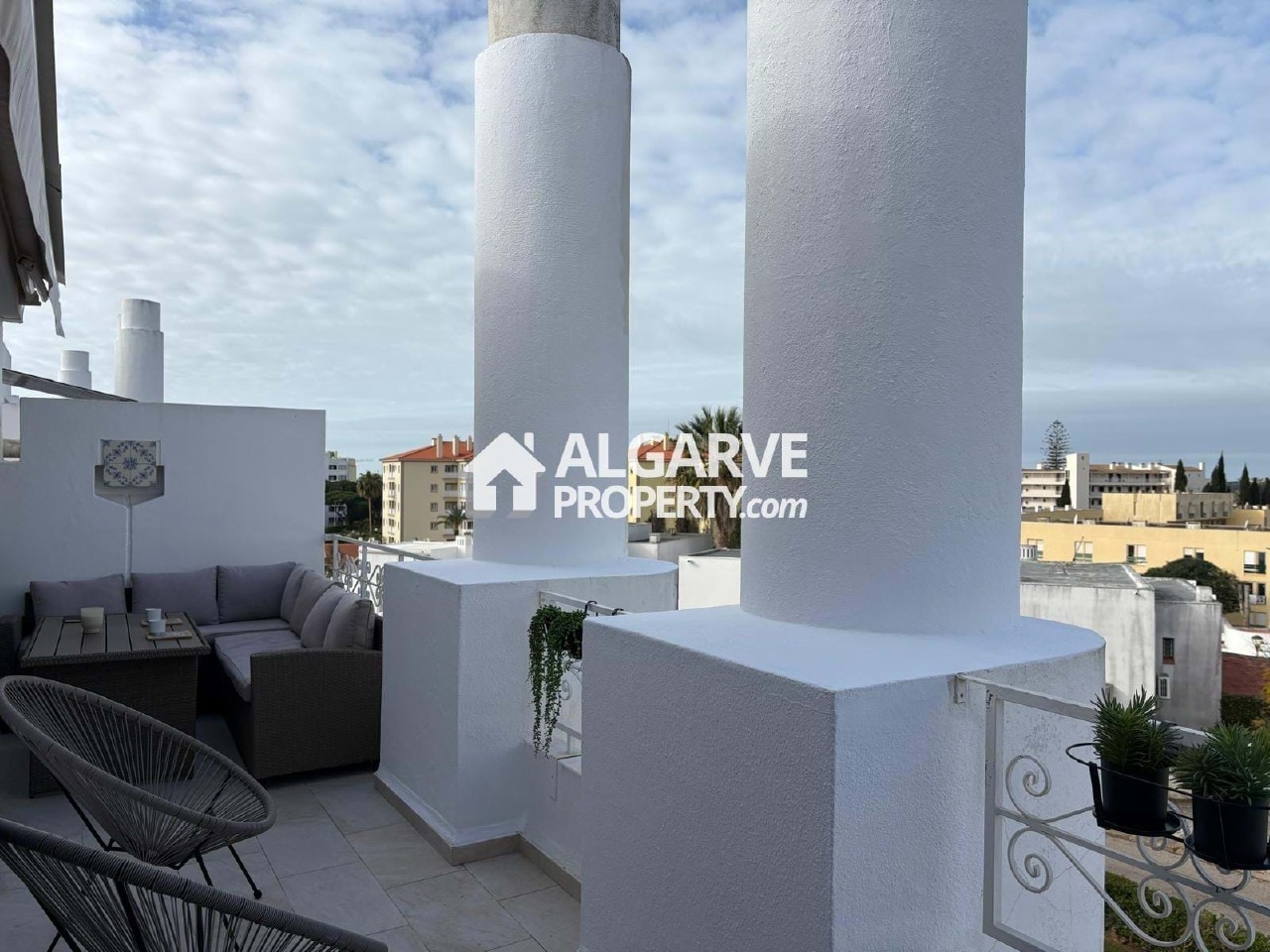2 bed Apartment in Quarteira, Loulé, Central Algarve