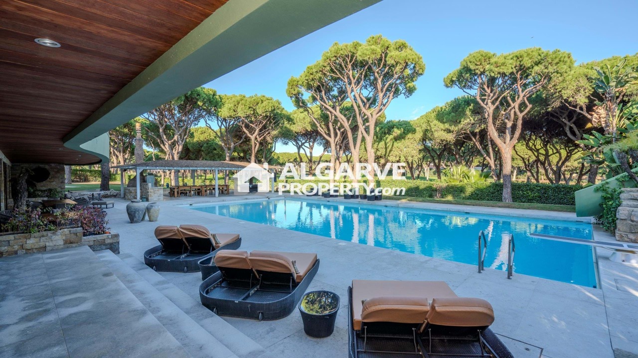 13 bed Villa in Quarteira, Loulé, Central Algarve