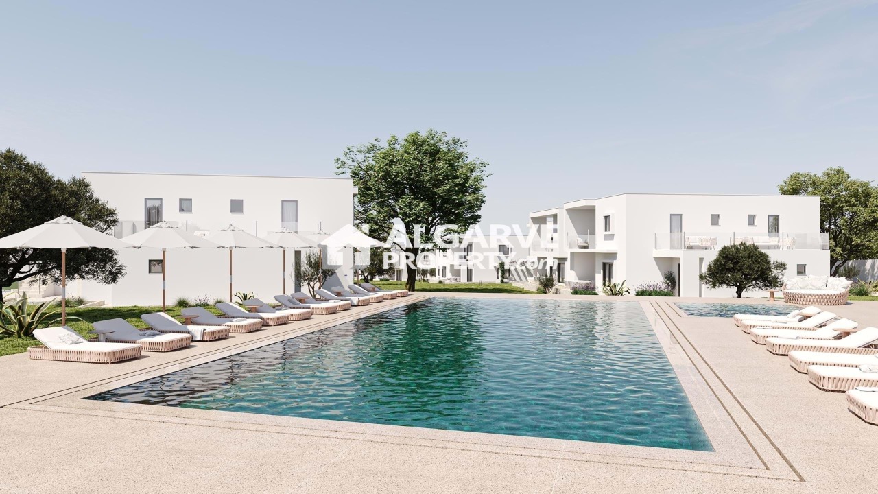 3 bed Apartment in Carvoeiro, Lagoa, Western Algarve
