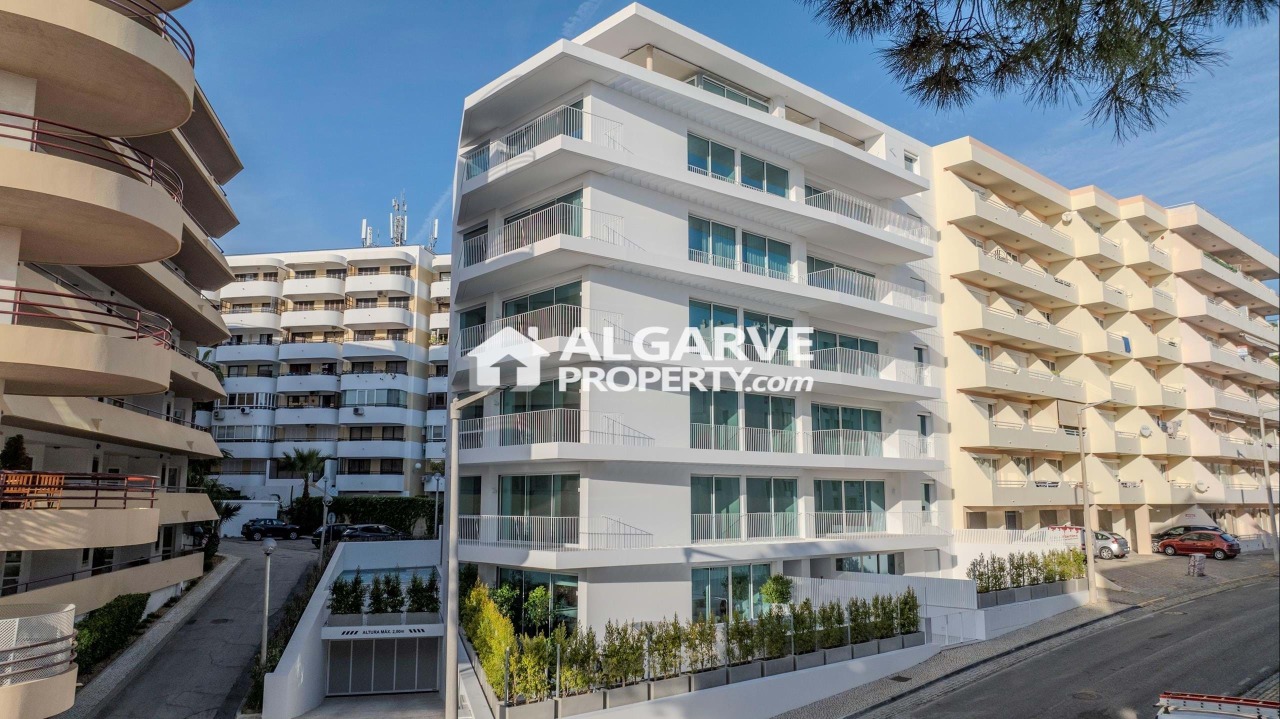 3 bed Apartment in Quarteira, Loulé, Central Algarve