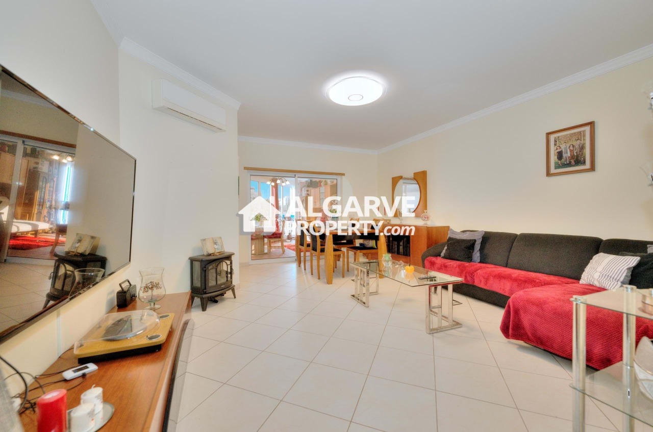 2 bed Apartment in Quarteira, Loulé, Central Algarve