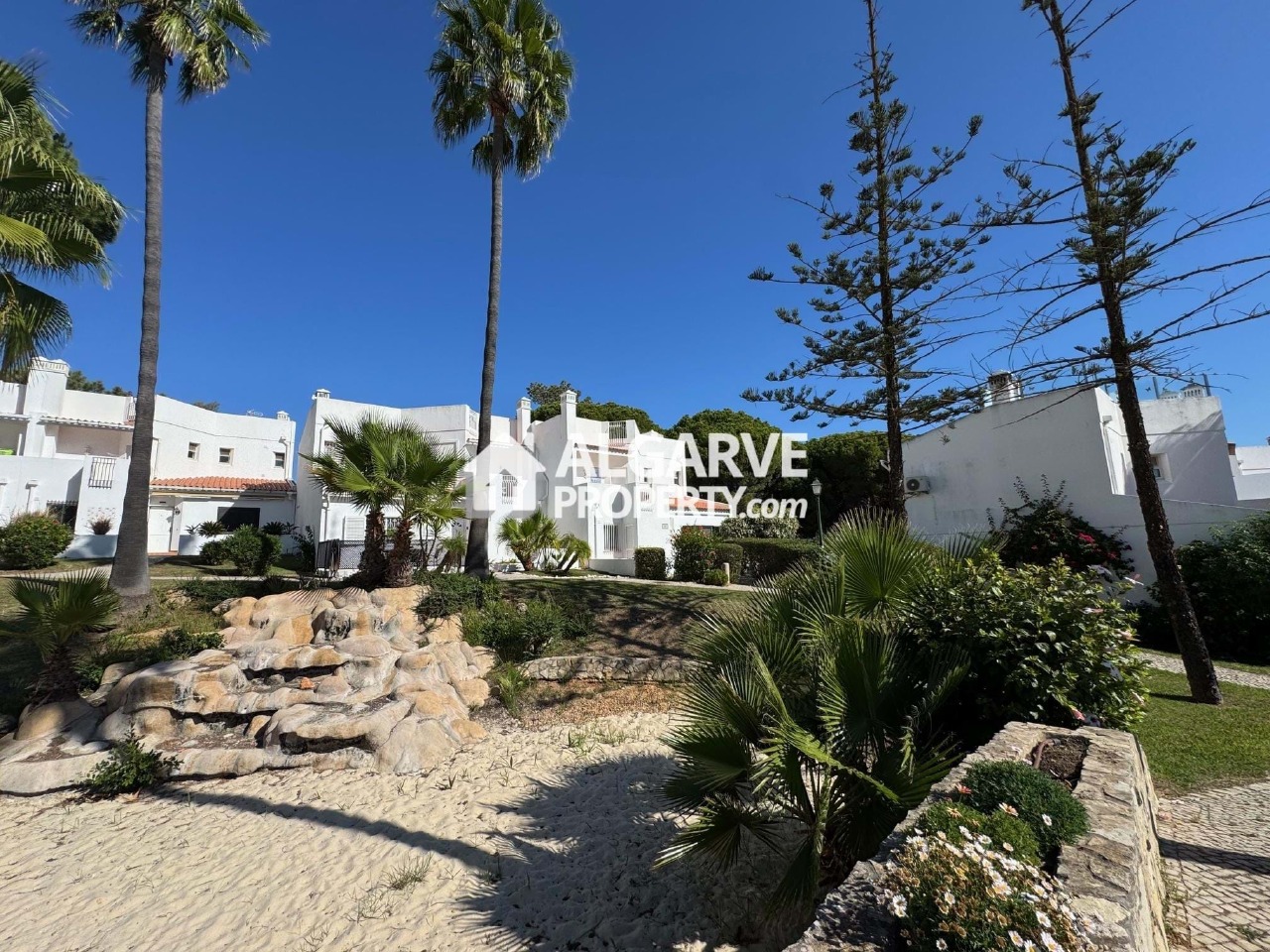 3 bed Villa in Almancil, Loulé, Central Algarve