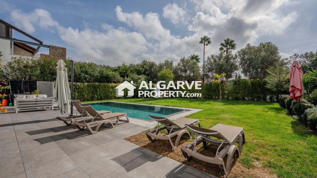 4 bed Villa in Almancil, Loulé, Central Algarve