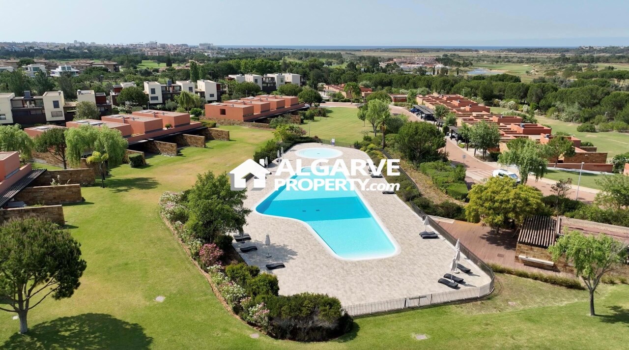 3 bed Apartment in Quarteira, Loulé, Central Algarve