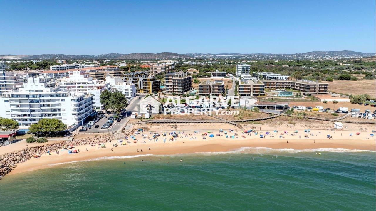 3 bed Apartment in Quarteira, Loulé, Central Algarve