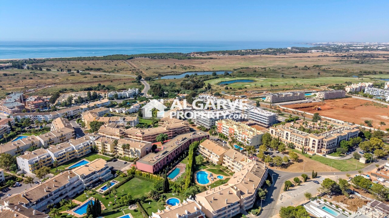 2 bed Apartment in Quarteira, Loulé, Central Algarve