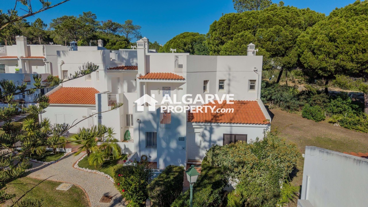 3 bed Villa in Almancil, Loulé, Central Algarve