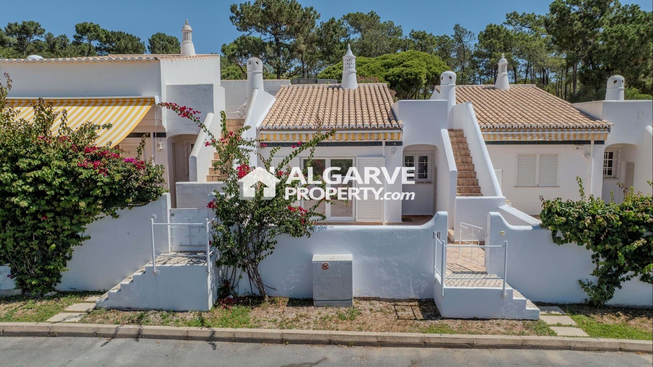 2 bed Villa in Quarteira, Loulé, Central Algarve