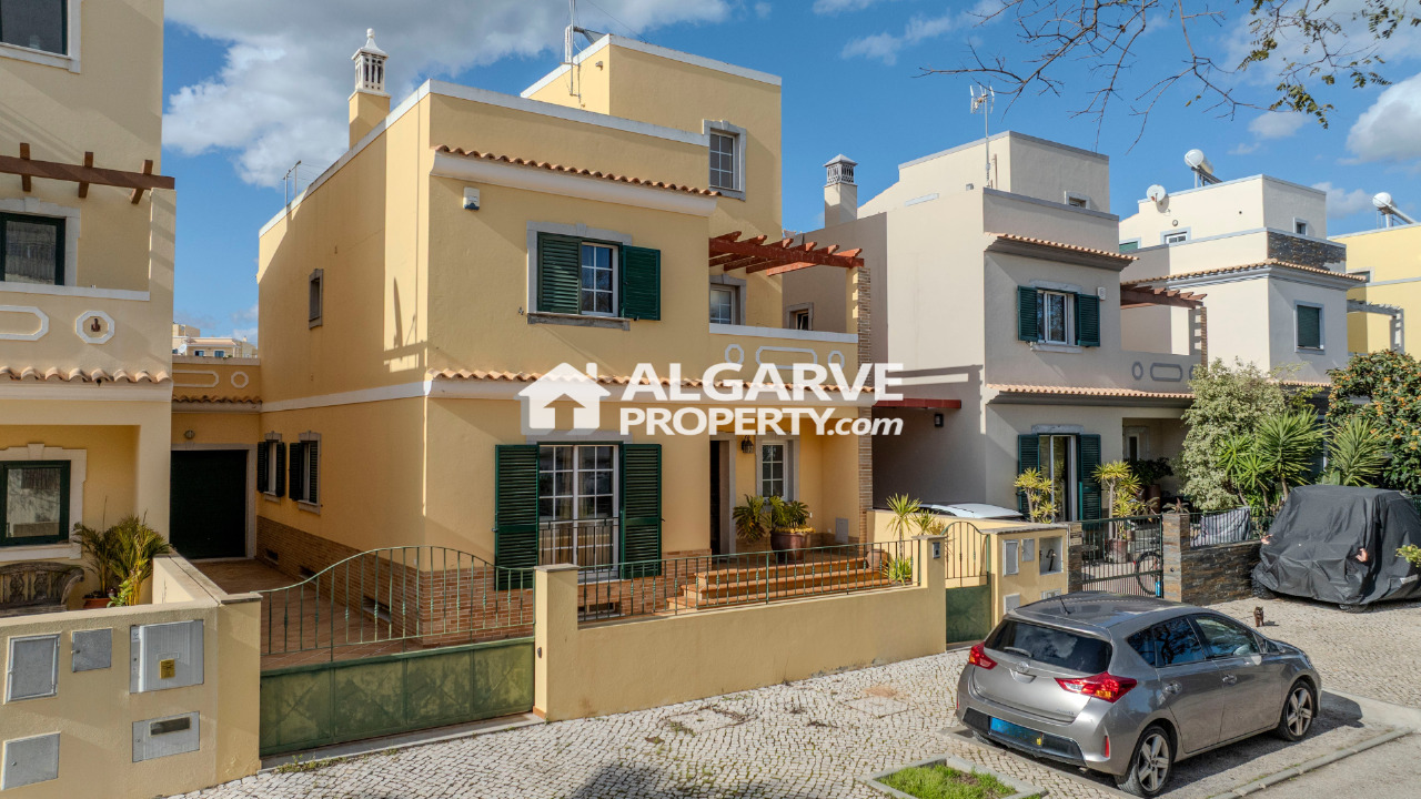 3 bed Villa in Quelfes, Olhão, Eastern Algarve