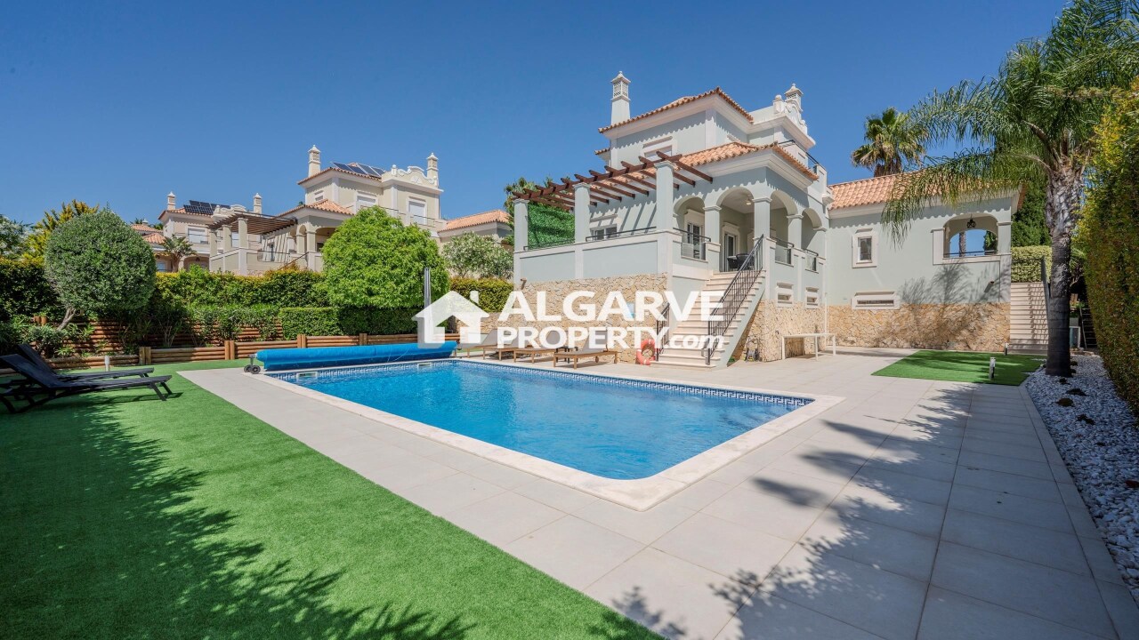 4 bed Villa in Almancil, Loulé, Central Algarve