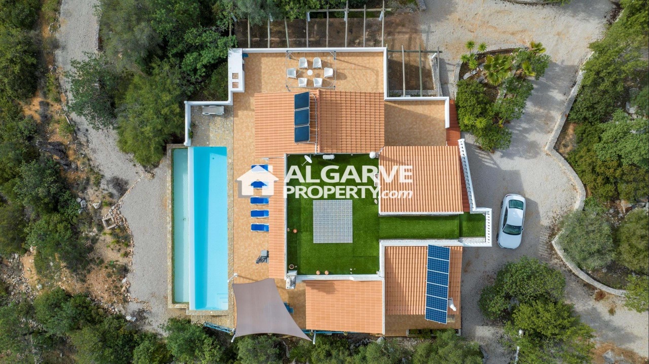 4 bed Villa in Loulé, Central Algarve