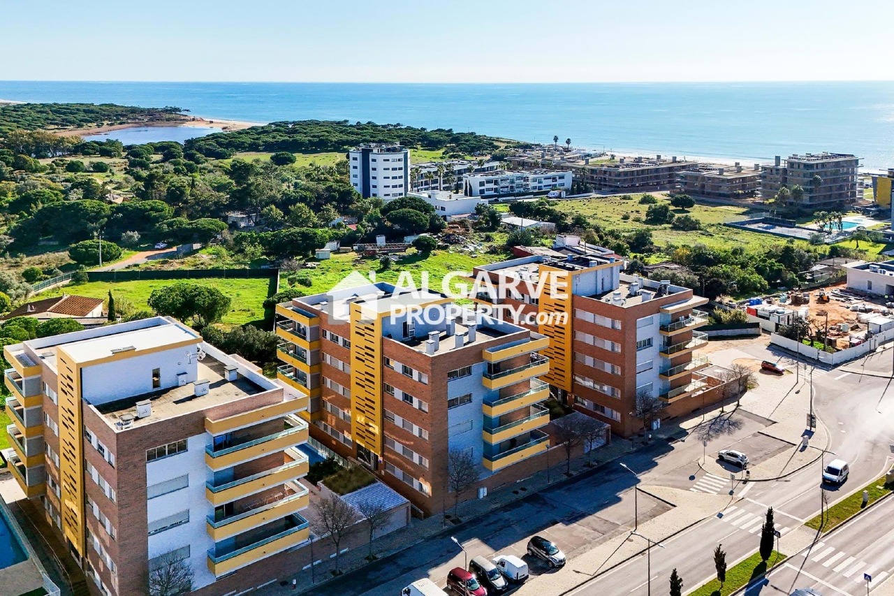 3 bed Appartement in Quarteira, Loulé, Central Algarve