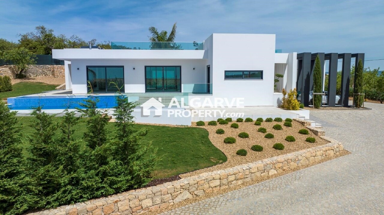 4 bed Villa in Loulé, Central Algarve