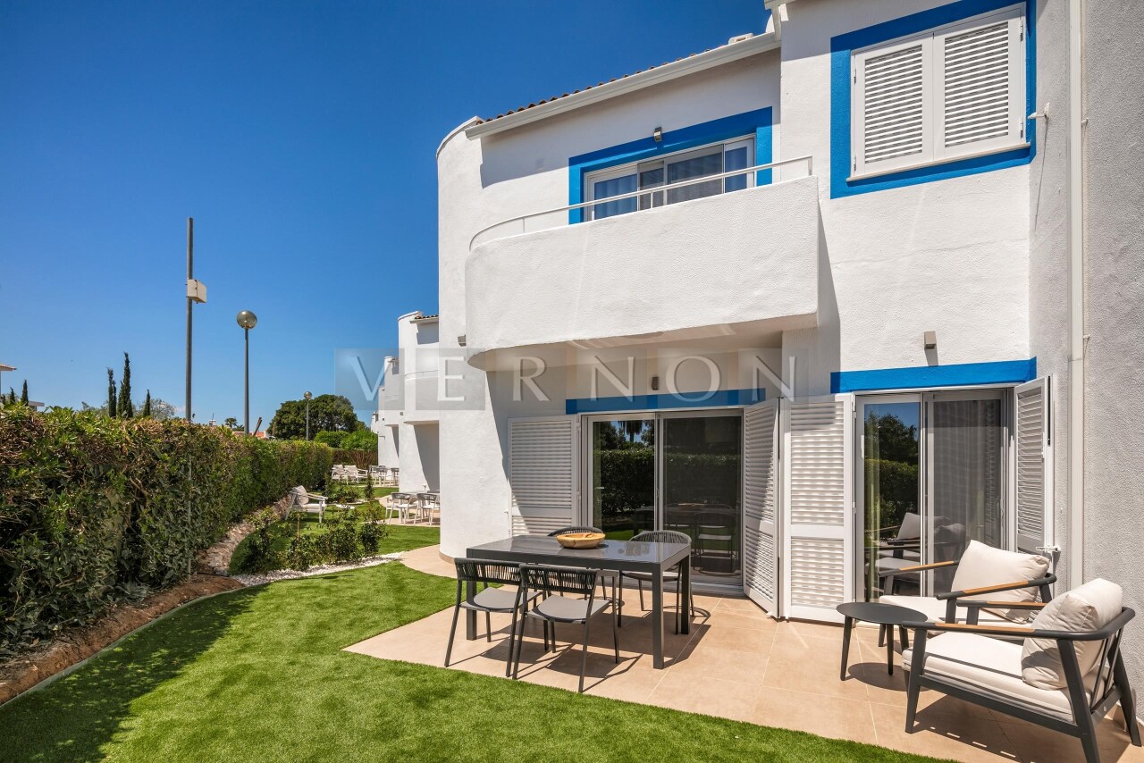 2 bed Apartment in Carvoeiro, Lagoa, Western Algarve