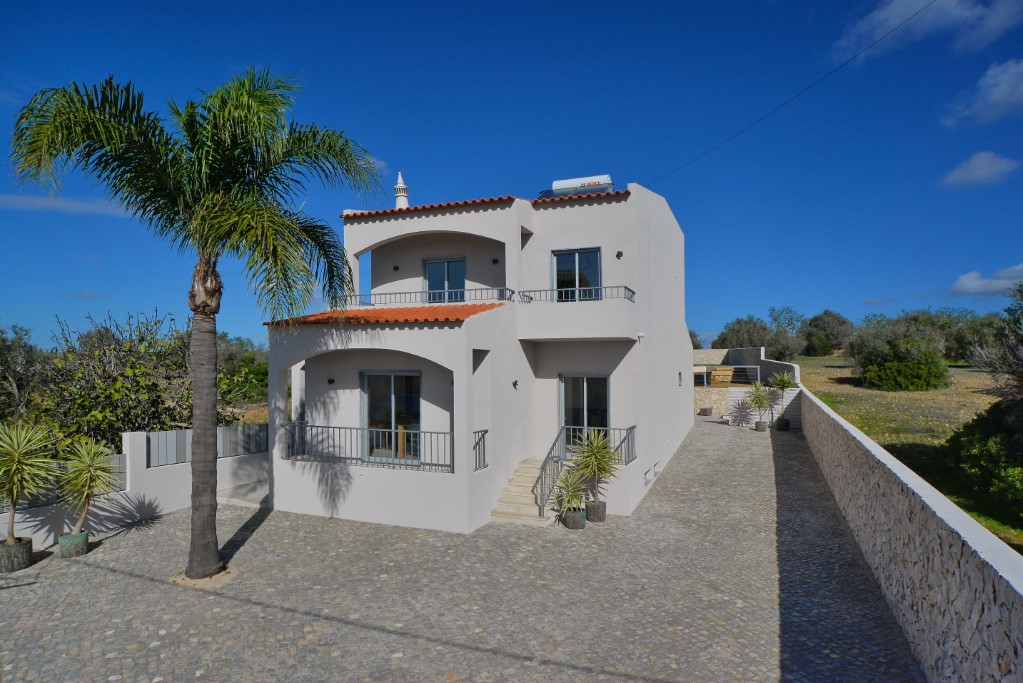 5 bed Villa in Almancil, Loulé, Central Algarve