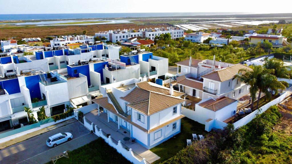 4 bed Villa in Olhão, Eastern Algarve