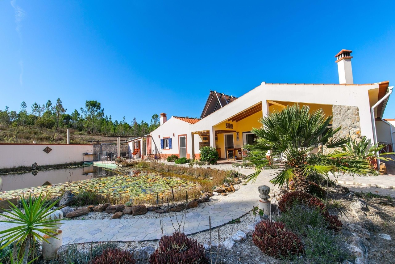 4 bed Apartment in Rogil, Aljezur, Western Algarve