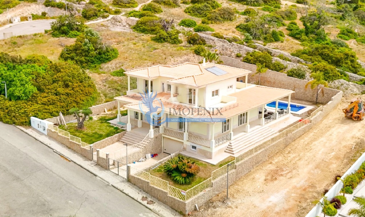 4 bed Villa in Albufeira, Central Algarve