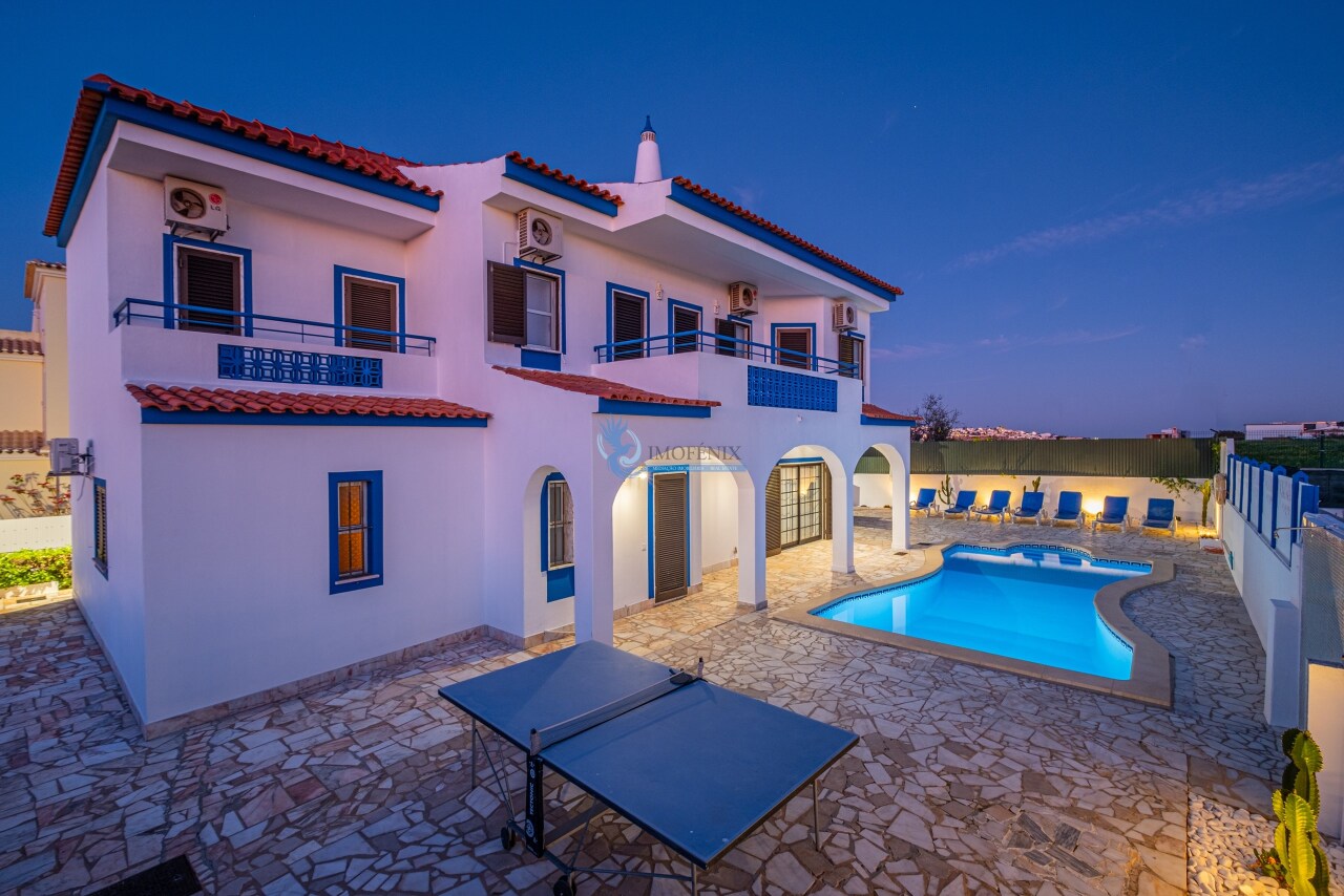 6 bed Villa in Albufeira, Central Algarve