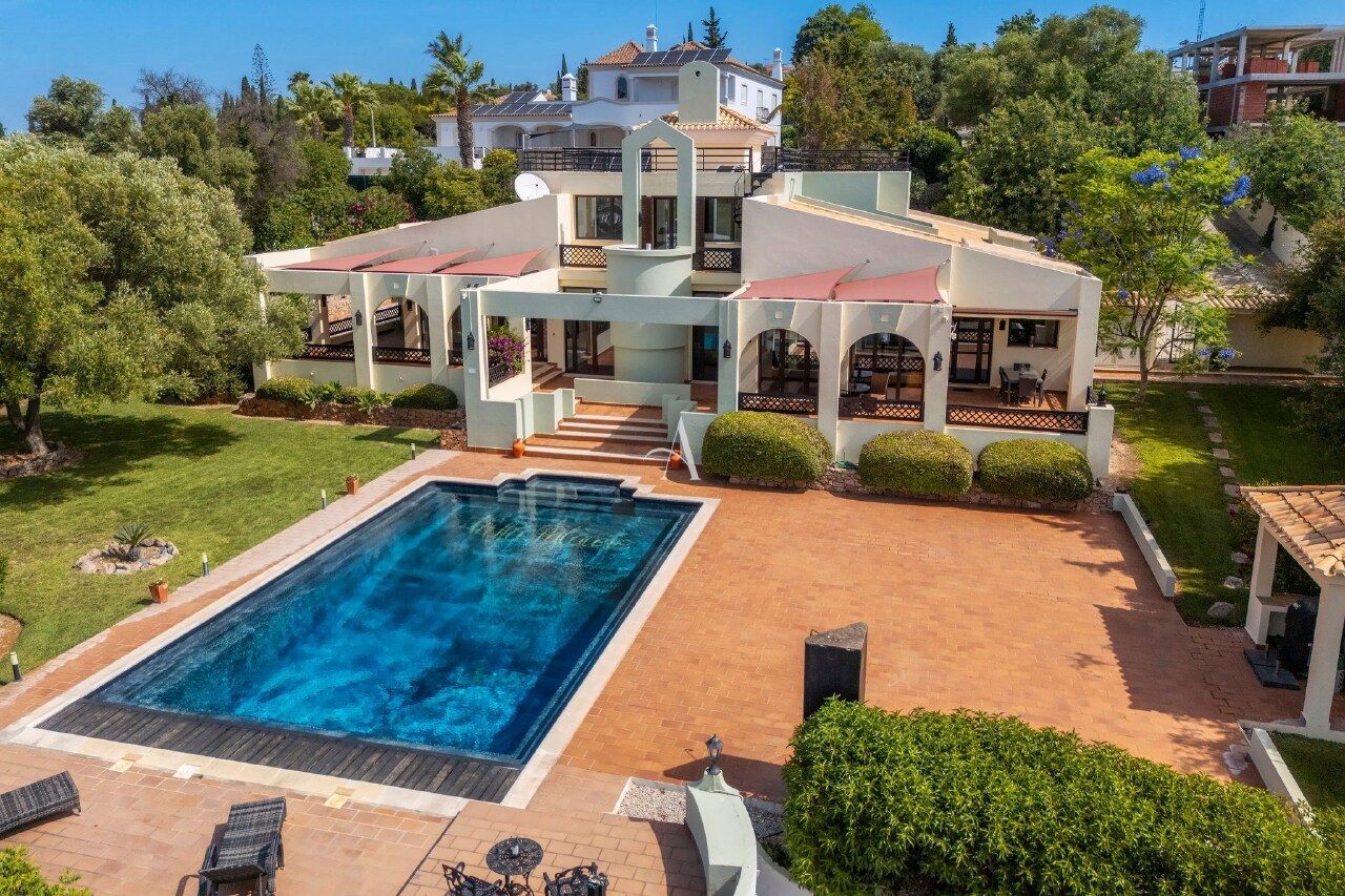 5 bed Villa in Loulé, Central Algarve