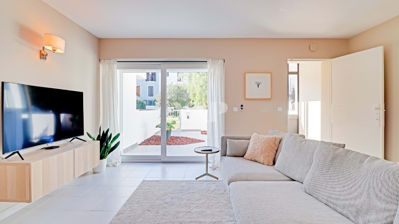 3 bed Villa in Quarteira, Loulé, Central Algarve