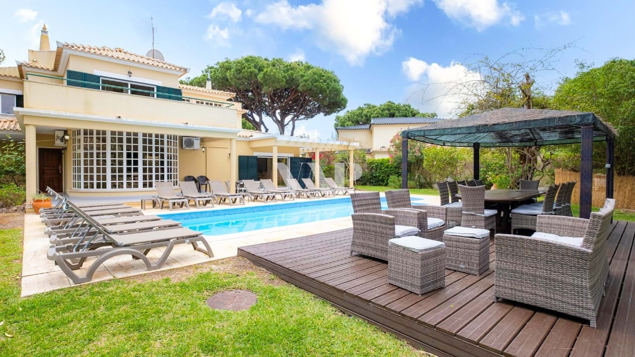 7 bed Villa in Quarteira, Loulé, Central Algarve