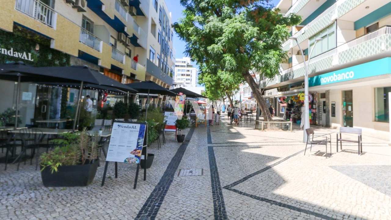 Commercial / Business in Quarteira, Loulé, Central Algarve