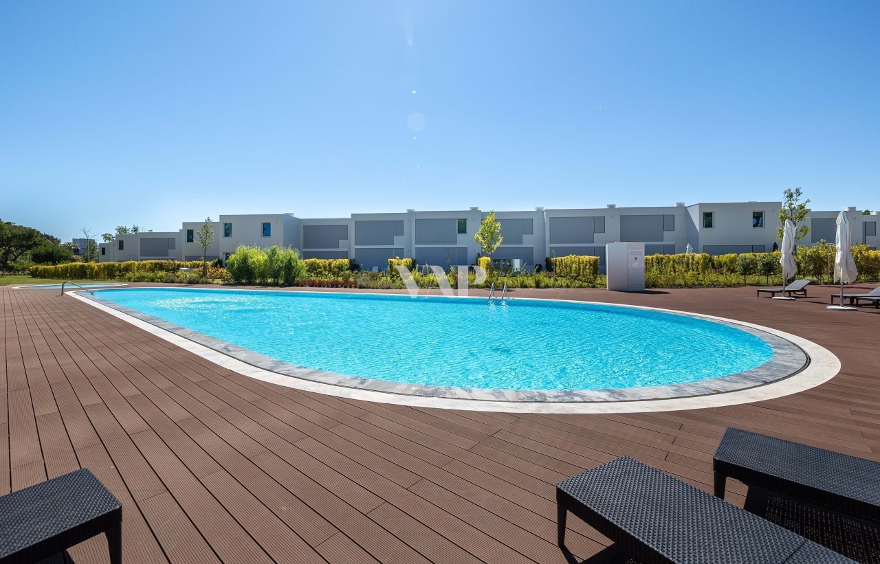 3 bed Villa in Quarteira, Loulé, Central Algarve