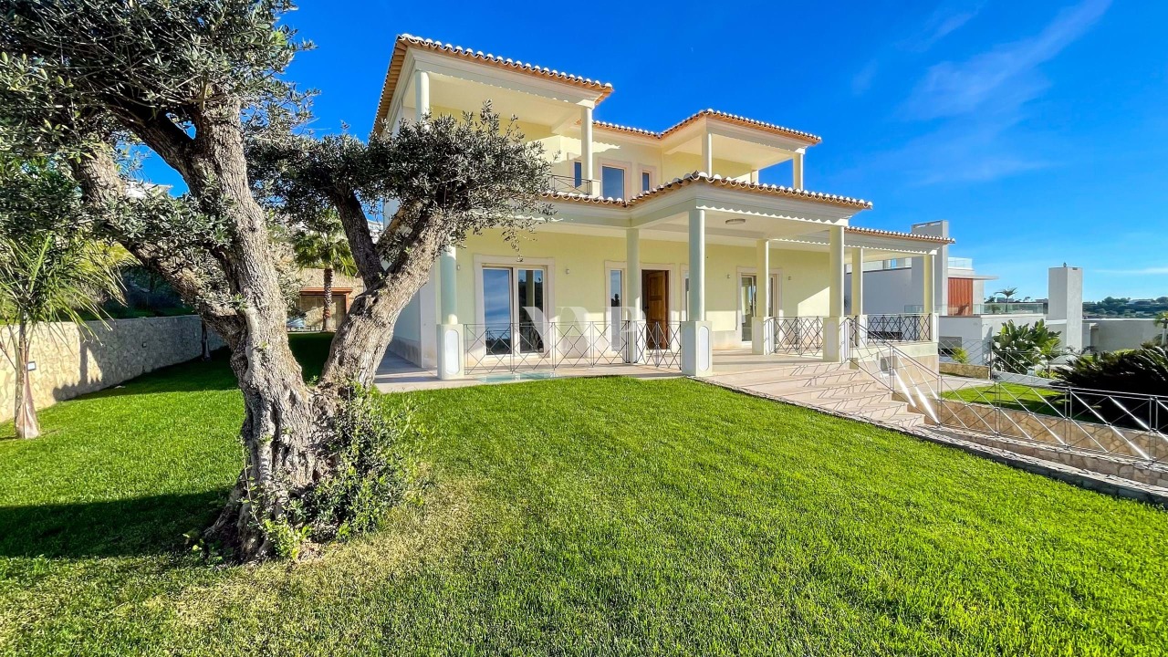 4 bed Villa in Albufeira, Central Algarve