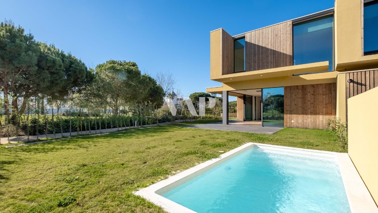 2 bed Villa in Quarteira, Loulé, Central Algarve