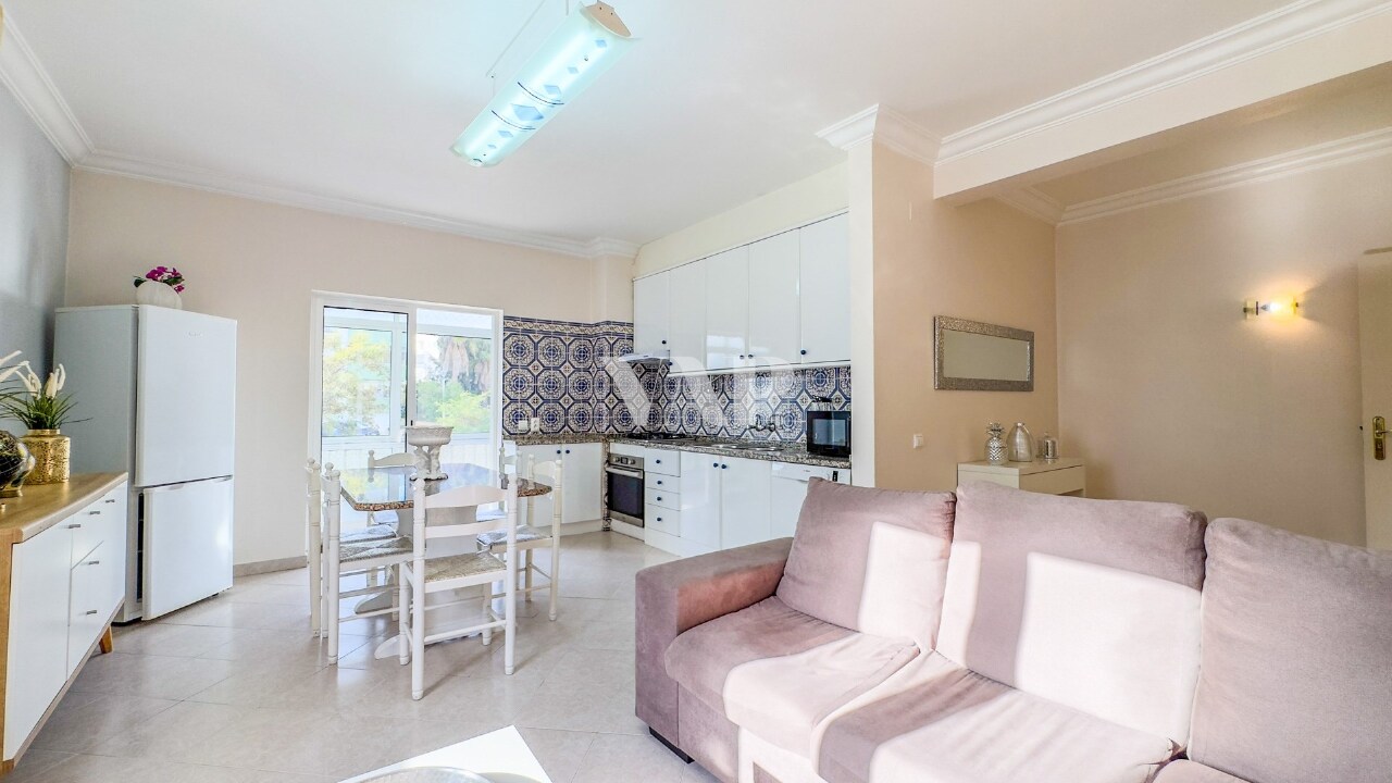 3 bed Apartment in Quarteira, Loulé, Central Algarve