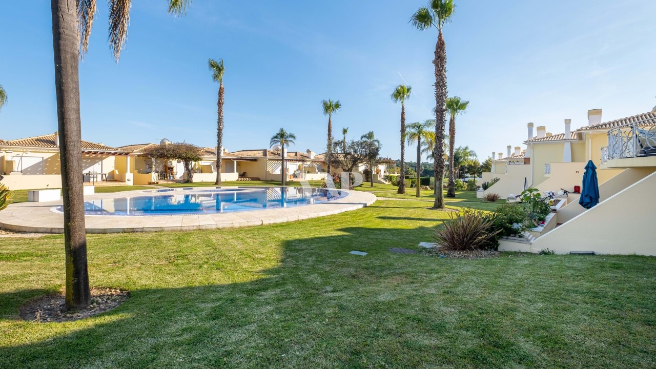 4 bed Villa in Quarteira, Loulé, Central Algarve