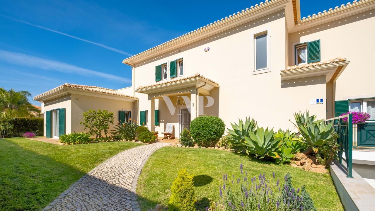 5 bed Villa in Albufeira, Central Algarve