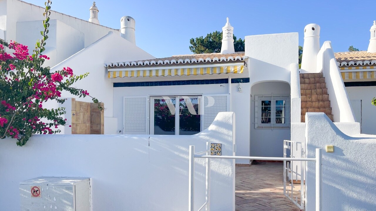 2 bed Villa in Quarteira, Loulé, Central Algarve