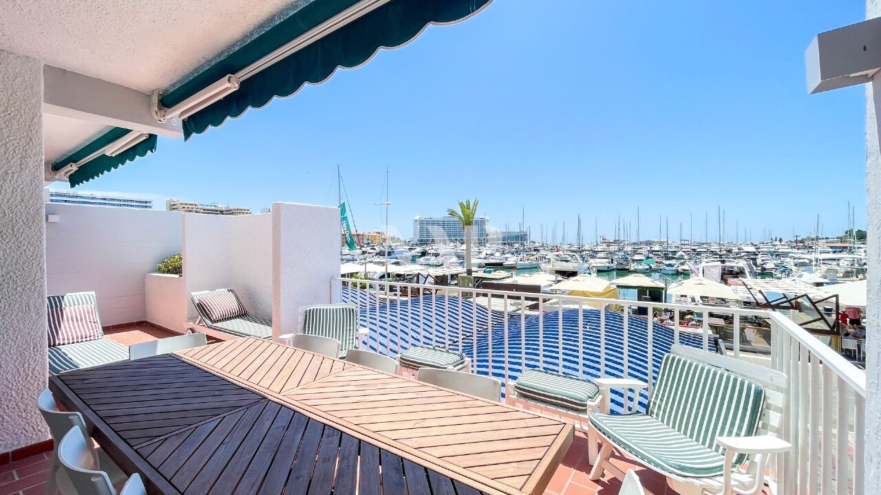 2 bed Apartment in Quarteira, Loulé, Central Algarve