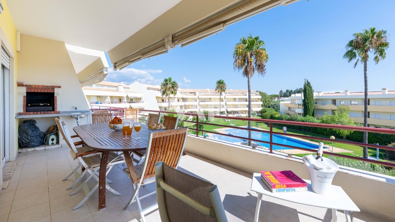 3 bed Apartment in Quarteira, Loulé, Central Algarve