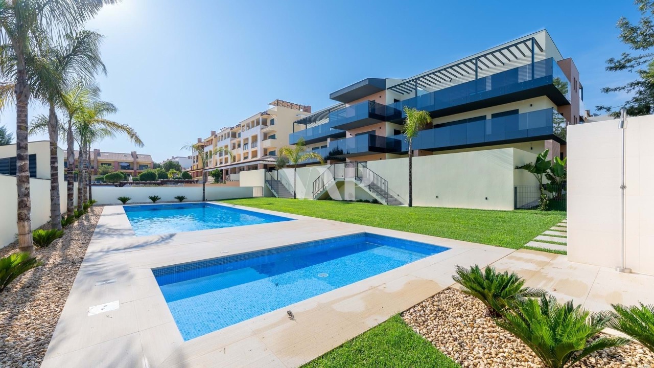 2 bed Apartment in Quarteira, Loulé, Central Algarve