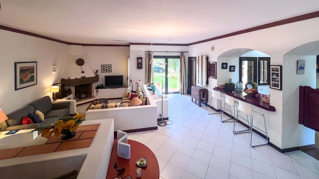 4 bed Villa in Albufeira, Central Algarve