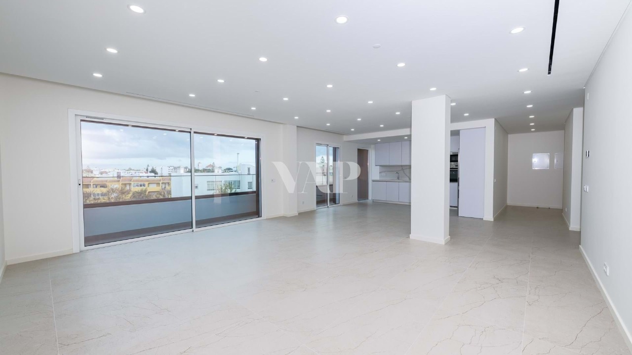 3 bed Apartment in Quarteira, Loulé, Central Algarve