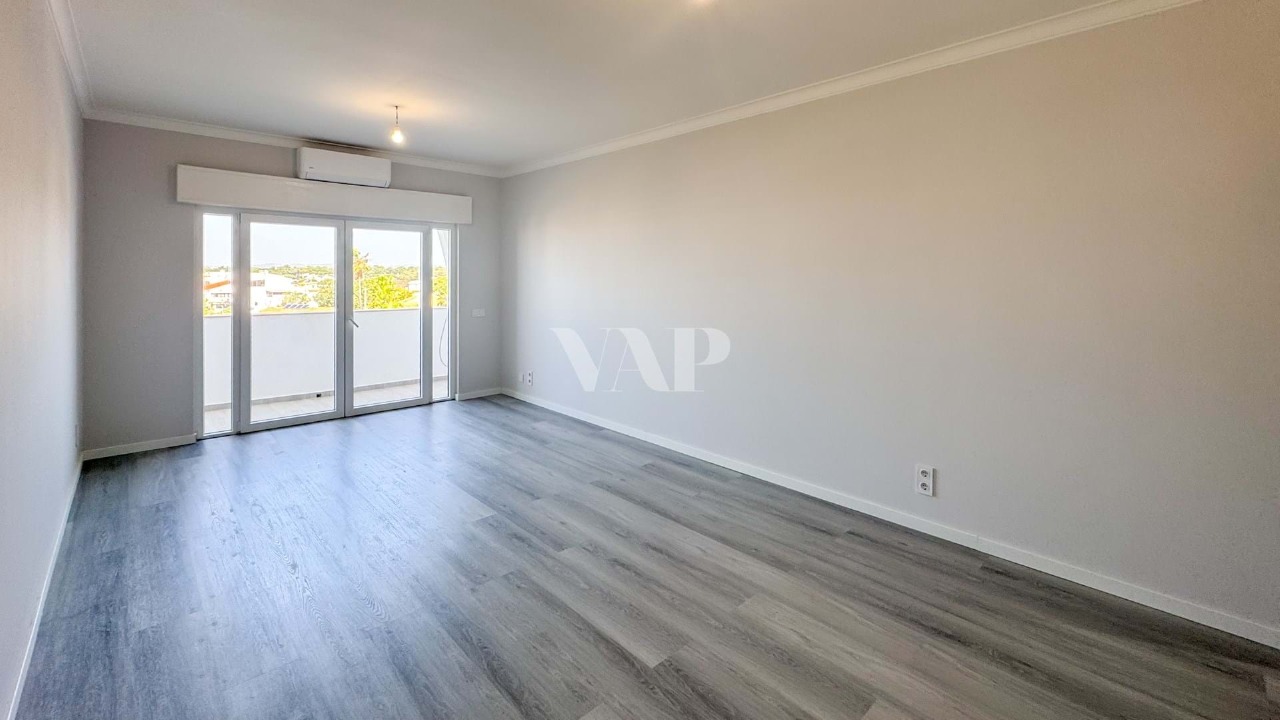 2 bed Apartment in Quarteira, Loulé, Central Algarve