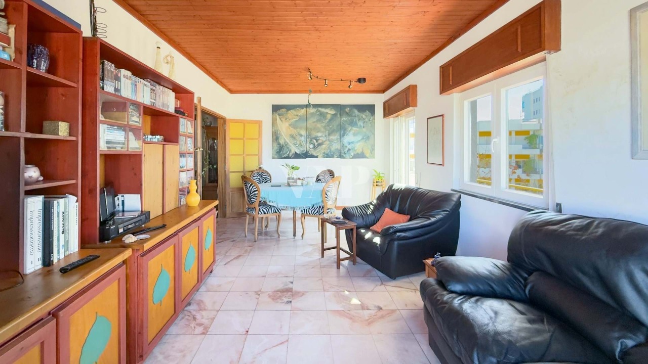 3 bed Apartment in Loulé, Central Algarve