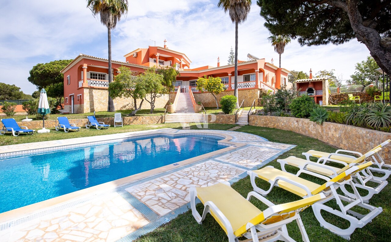 5 bed Villa in Albufeira, Central Algarve