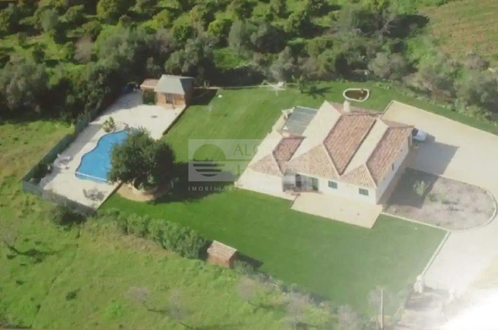 3 bed Villa in Estoi, Faro, Central Algarve