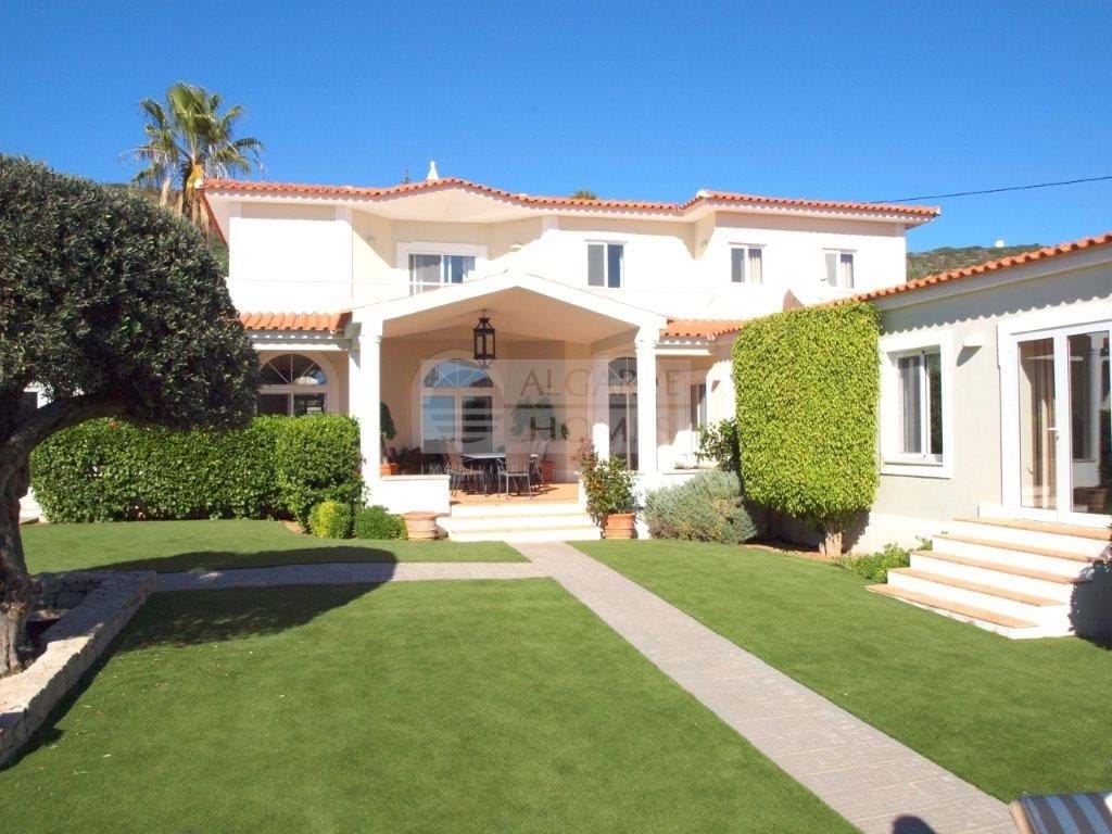 4 bed Villa in Santa Bárbara de Nexe, Faro, Central Algarve
