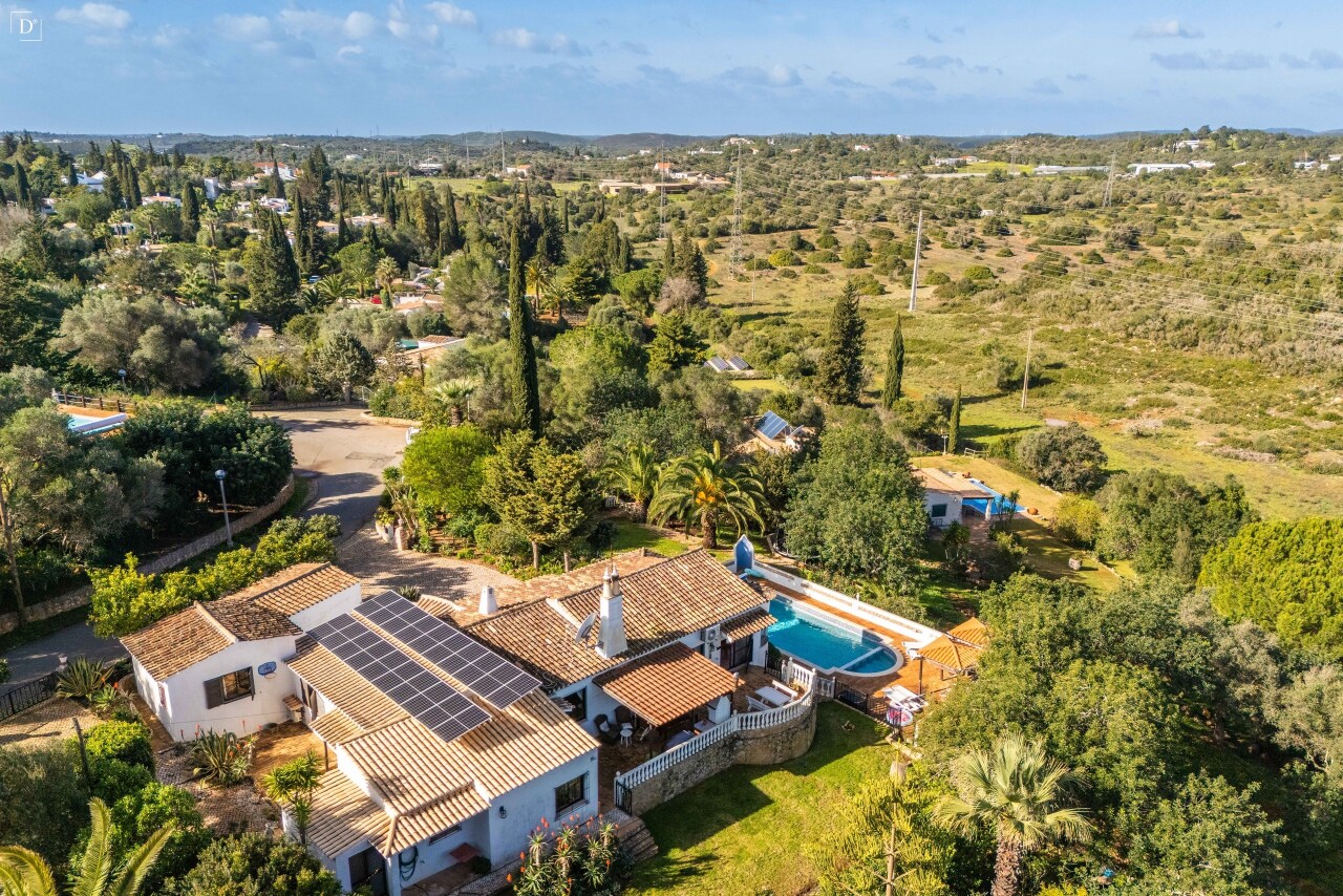 4 bed Villa in Alvor, Portimão, Western Algarve