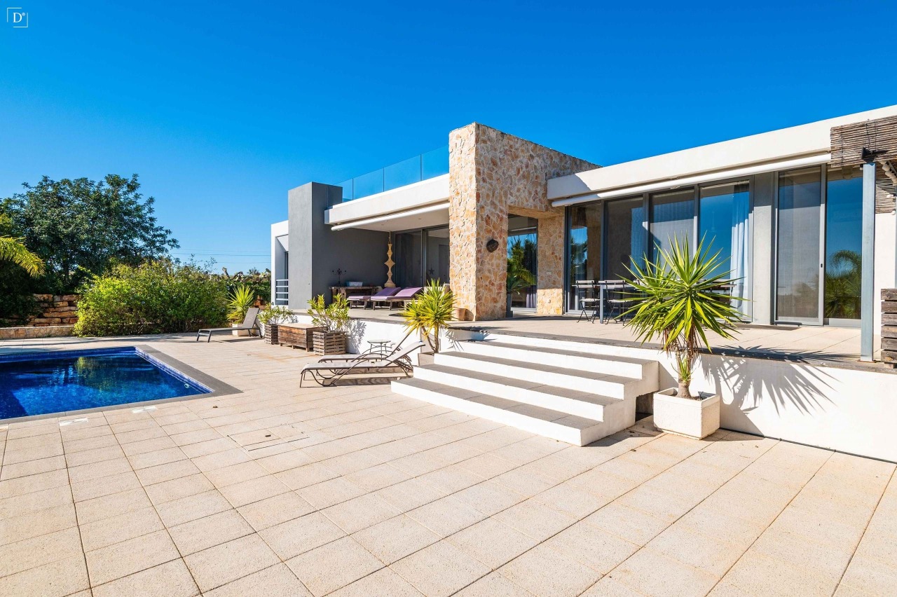 4 bed Villa in Olhão, Eastern Algarve