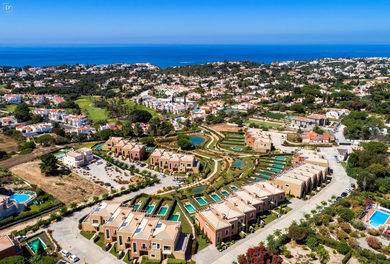 2 bed Villa in Carvoeiro, Lagoa, Western Algarve