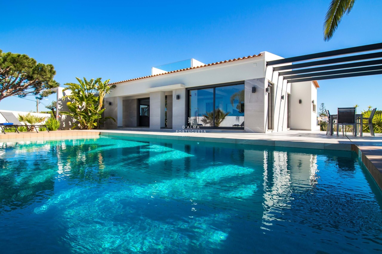 4 bed Villa in Albufeira, Central Algarve